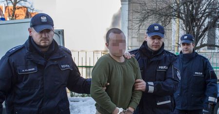 Zadał koleżance ponad 100 ciosów. Obniżono mu karę