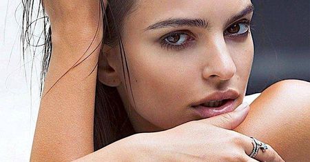 Emily Ratajkowski zatrzymała się w środku lata! Ponownie kusi w seksownym bikini własnej marki!