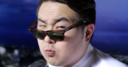 Bilguun Ariunbaatar w teledysku Shemoans! Zobacz muzyczne wcielenie niesfornego reportera!