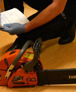 Ścięli krzyże piłą mechaniczną. Grozi im więzienie