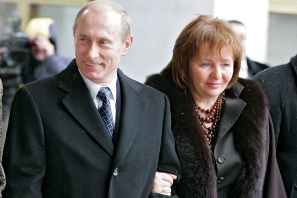Z oficjalnej biografii Władimira Putina zniknęła informacja o jego żonie Ludmile