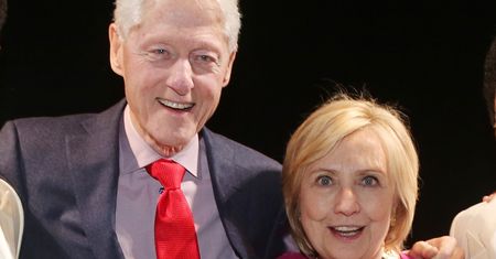 Policzki Hillary Clinton wywołały burzę. Posypały się złośliwości