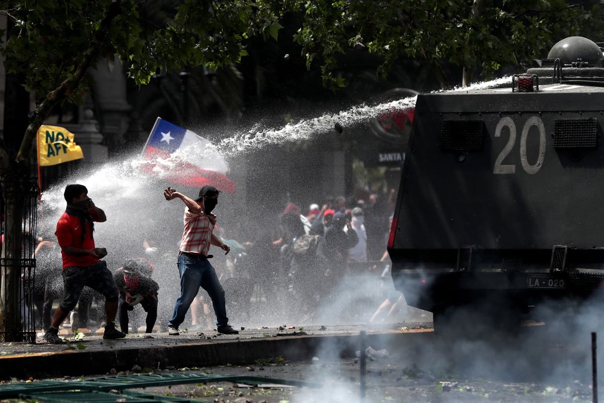 Potężne protesty w Chile. Polak: "Doszło do eksplozji gniewu"