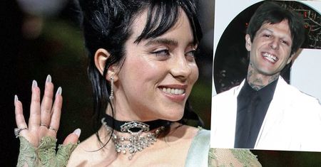 Billie Eilish z partnerem na salonach. Takiego wejścia nie miała żadna gwiazdorska para. Styliści sprytnie to wymyślili