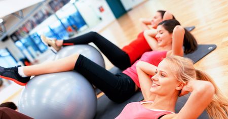 Fitball - zasady i efekty ćwiczeń z piłką