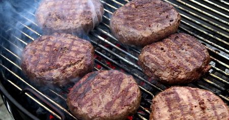 Do burgera na grillu dodaj lodu. Nie żartujemy