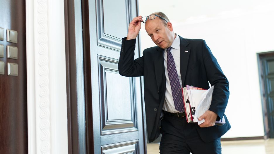Minister Radziwiłł nie był oceniany pozytywnie. Mimo to i on, i jego zastępcy, dostali hojne nagrody.