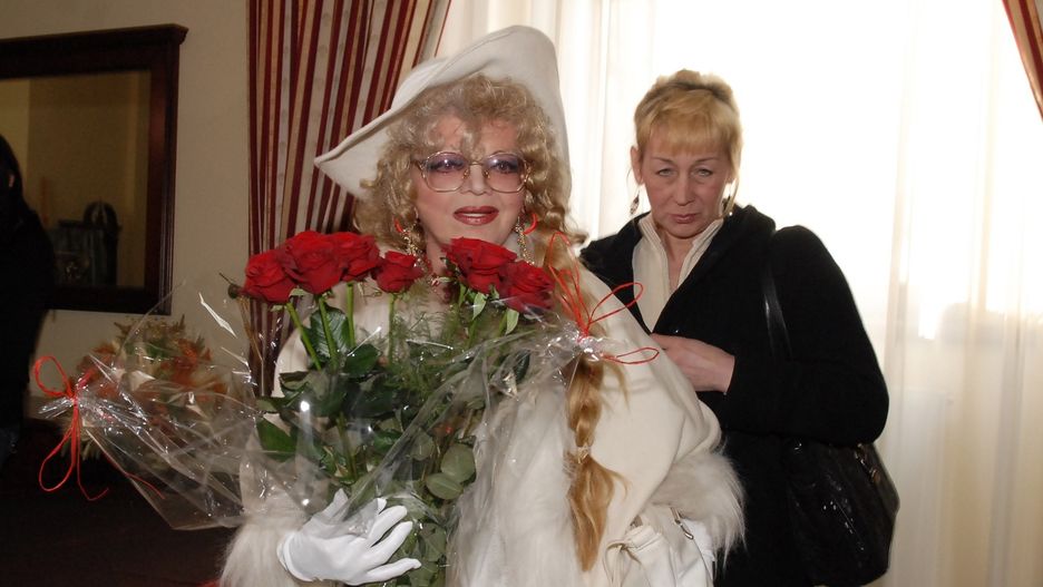 Violetta Villas i Elżbieta Burzyńska po wyjściu artystki ze szpitala psychiatrycznego, 2007