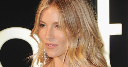 Sienna Miller pojawiła się w piżamie na imprezie Cartiera