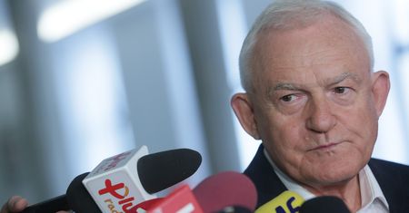 Leszek Miller w Telewizji WP powiedział o słowo za dużo? Paweł Kukiz nie ma złudzeń. "Rozbrajające!"