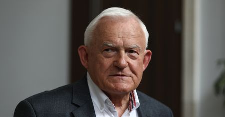 Leszek Miller żyje występami wnuczki w "Tańcu z gwiazdami". "Proszę o SMS-y"