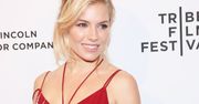 LOOK OF THE DAY: Sienna Miller w czerwonym kombinezonie