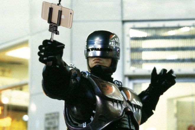 O selfie zamarzył także Robocop