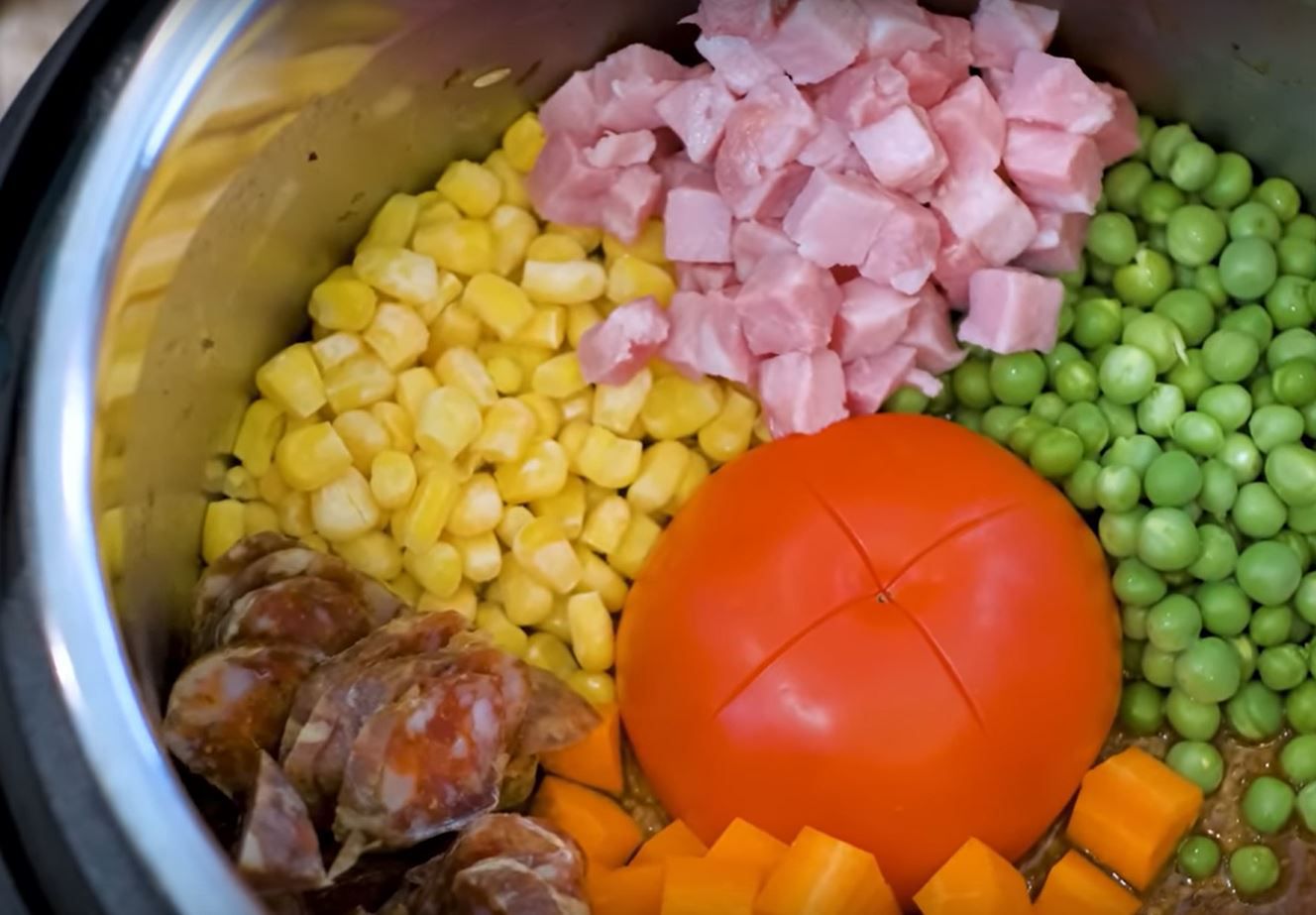 Najprostszy jednogarnkowy obiad - Pyszności; Foto screen z filmu https://www.youtube.com/watch?v=SZ_o9SBGcJ0
