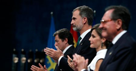 Emocjonalne przemówienie króla Hiszpanii. Dostał owacje na stojąco