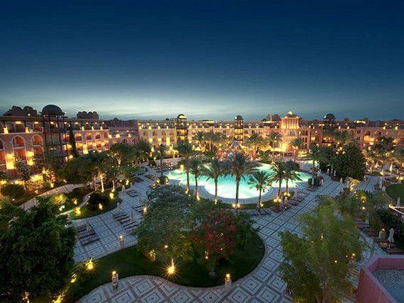 Teren 5-gwiazdkowego hotelu Grand Resort na egipskim wybrzeżu 
