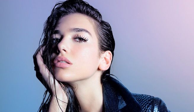 Dua Lipa w krótkiej sukience. Jest na co popatrzeć