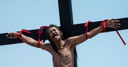 Bicze, jęki i zapach krwi. Wielki Piątek na Filipinach – samookaleczenie w imię Chrystusa