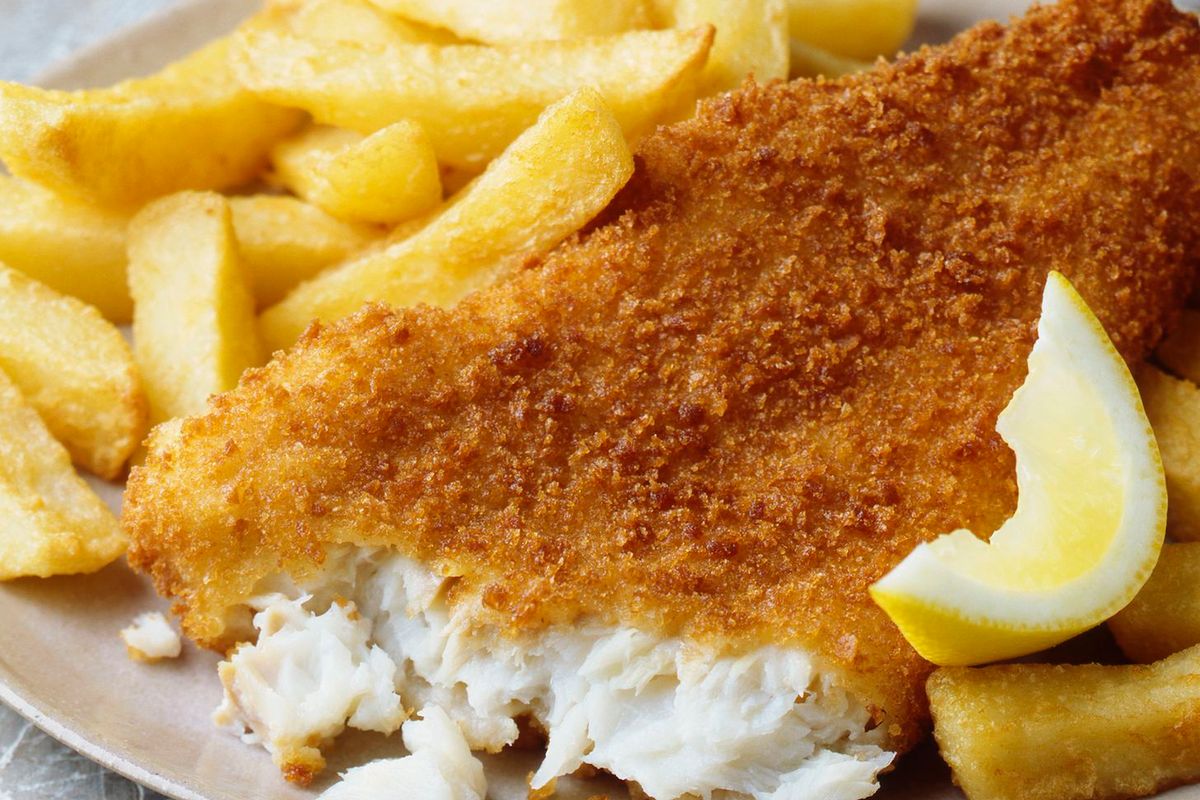 Fish & chips z dogrywki "MasterChefa". Jak zrobić idealną rybę w cieście i chrupiące frytki