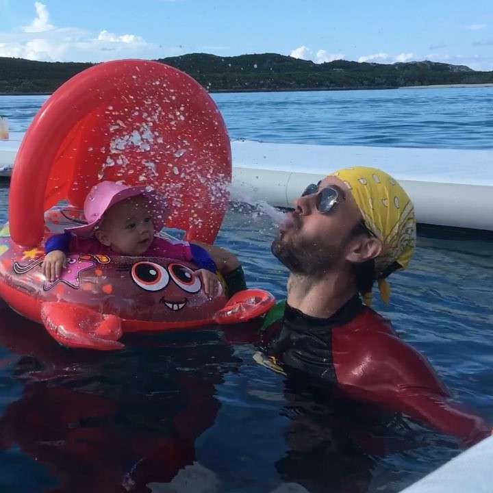 Enrique Iglesias bawi się z córką Lucy