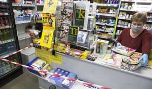 Koronawirus. Brak folii zabezpieczającej na terminalach. Żabka i RUCH komentują