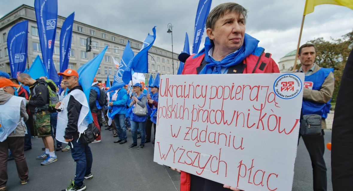 Ukraińcy podejmowali się pracy, której nie chcieli Polacy. Nie znaczy to, że akceptowali nierówności płacowe. Na zdjęciu demonstracja OPZZ w Warszawie. Wrzesień 2018 roku 