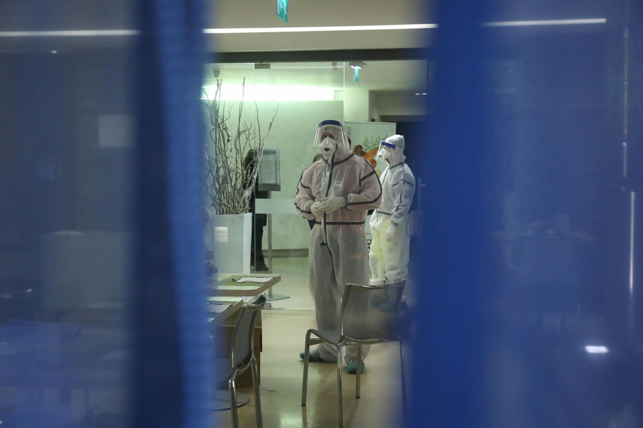 Koronawirus z Chin dotarł do Europy. Co o nim wiemy? Najnowsze informacje 