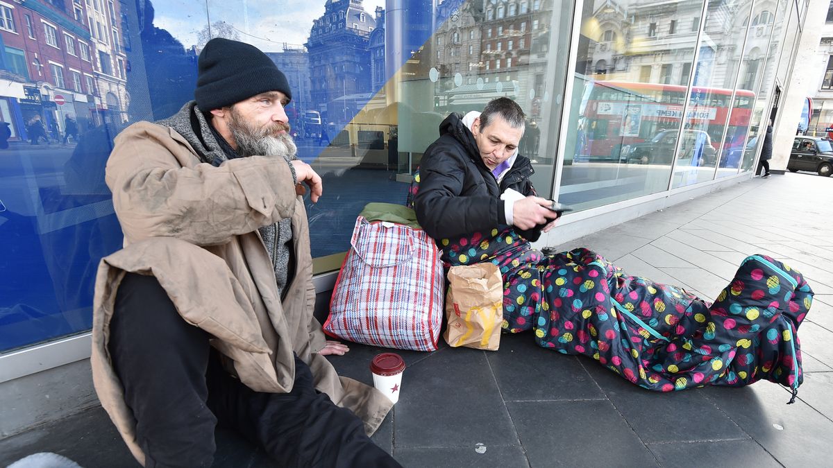 Władze Londynu pomogą bezdomnym przetrwać trudny okres w związku z rozwojem pandemii.