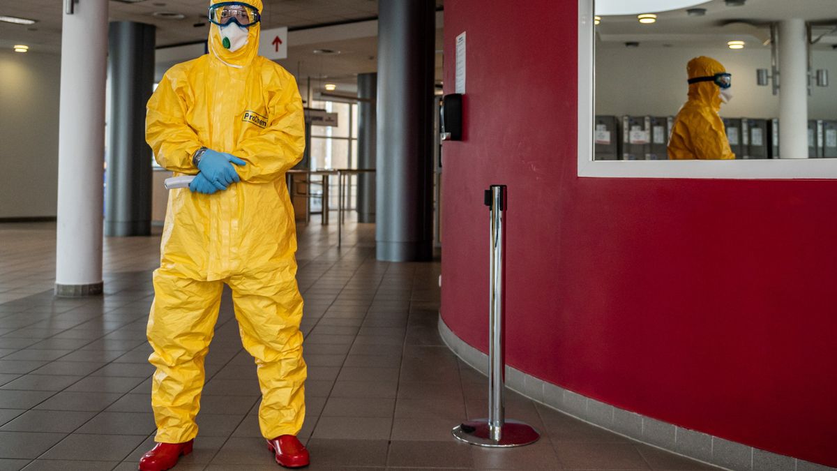 Polacy wracający do kraju będą poddani 14-dniowej kwarantannie. 