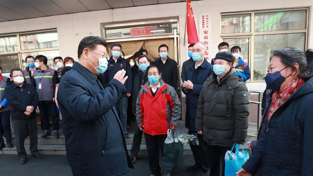 Koronawirus. Prezydent Chin podczas spotkania z mieszkańcami Pekinu.