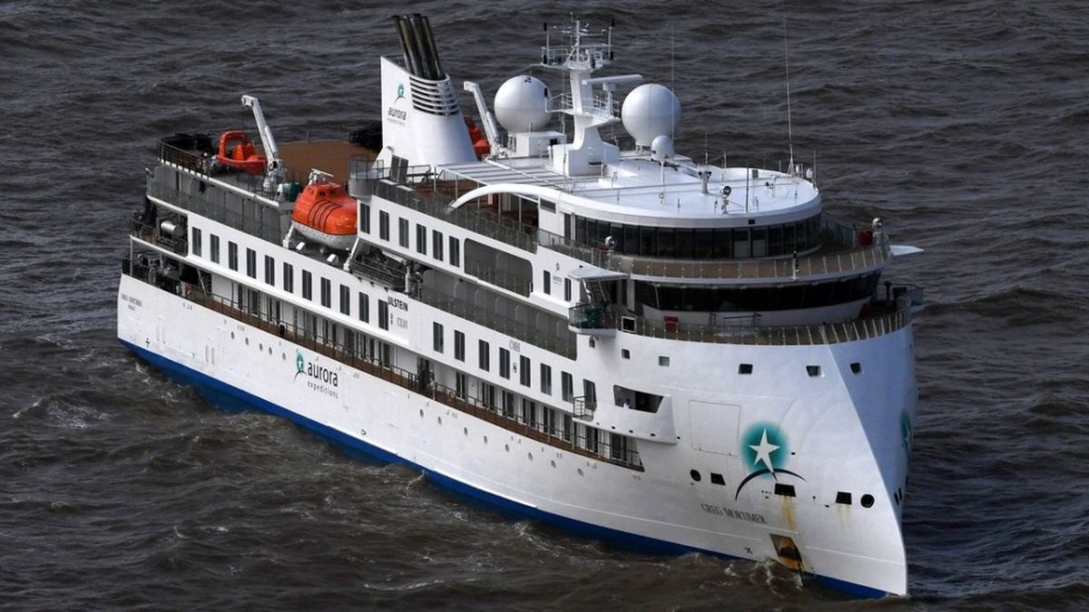 Ponad połowa pasażerów rejsu na statku Greg Mortimer z pozytywnym wynikiem testu na koronawirusa.