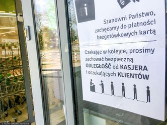 Zakażenie koronawirusem. WHO podgrzała konflikt "bezgotówkowców" z siecią bankomatów