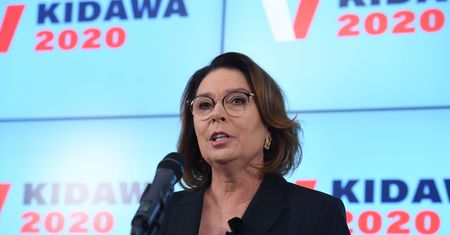 Koronawirus w Polsce. Małgorzata Kidawa-Błońska krytykuje marszałka Senatu. "Od lekarza wymagam więcej"