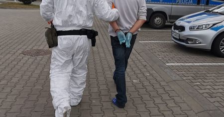 Koronawirus w Polsce. Mężczyzna dostał 20 tys. za załamanie kwarantanny