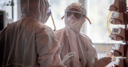 Eksperci alarmują. Koronawirus powróci z większą siłą jeszcze w tym roku