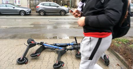 Epidemia spadła na hulajnogi elektryczne. Największemu graczowi kończą się pieniądze