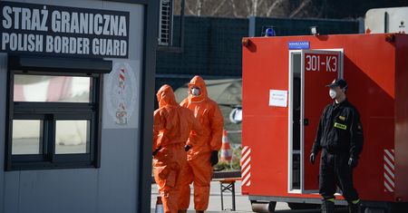 Koronawirus w UE. Unijny plan znoszenia obostrzeń. Normalność wróci nieprędko