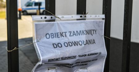 Koronawirus w Polsce. Firmy lawinowo zawieszają działalność, by uniknąć składek i podatków