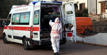 Koronawirus z Chin. We Włoszech zmarła kolejna osoba. Zamknięto szkoły i odwołano imprezy