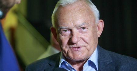 Leszek Miller ambasadorem polskiej wódki. "Koronawirus mi niestraszny"
