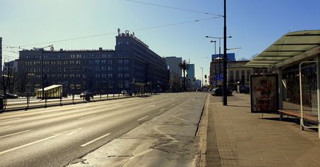 Opustoszała Warszawa. [ZDJĘCIA]