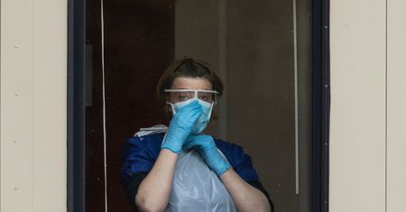 Koronawirus. Kolejne państwa odrzucają sprzęt medyczny z Chin. Powodem wadliwe produkty
