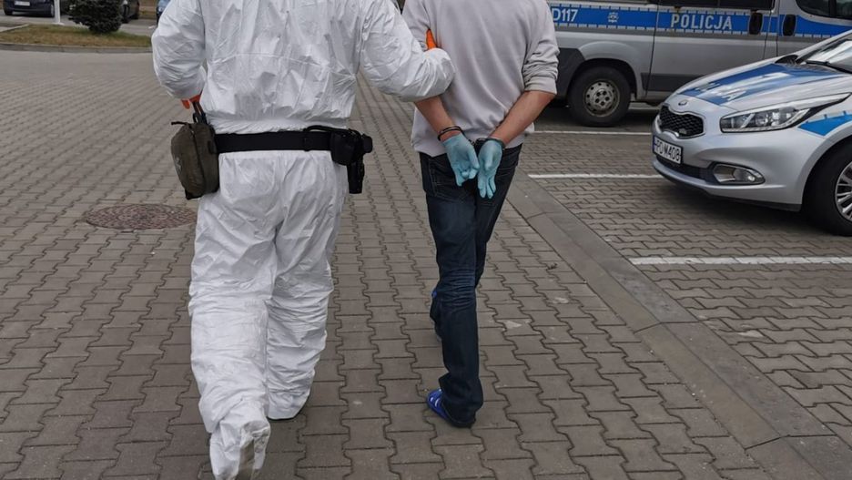 Koronawirus w Polsce. Mężczyzna na zapłacenie 20 tys. zł grzywny za złamanie kwarantanny ma tydzień.