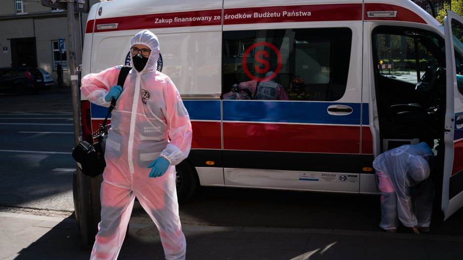 Koronawirus w Polsce. Ministerstwo Zdrowia wzrasta liczba zakażonych i zgonów