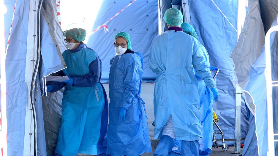 Koronawirus we Włoszech. Rekrutacja emerytowanych lekarzy 