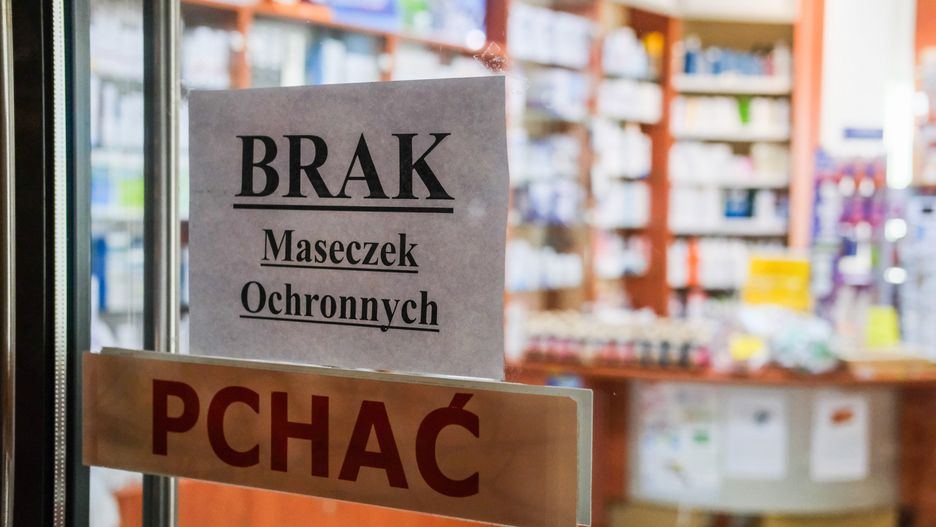 Koronawirus w Polsce. Kursy o wirusie pojawiły się w sieci. Jeden z nich miał być dedykowany pracownikom oświaty