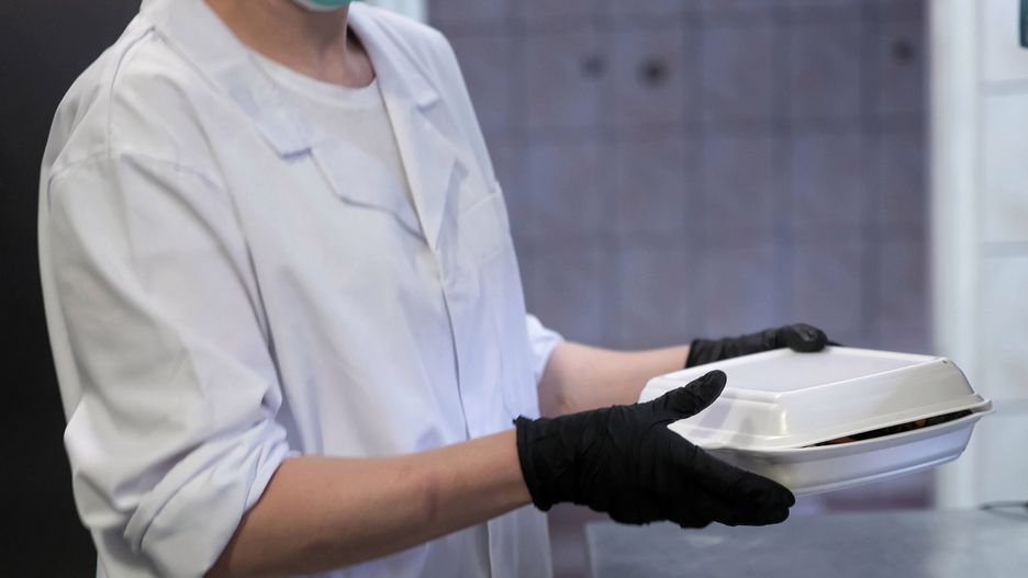 Koronawirus w Warszawie. Ratunkiem dla lokalnych przedsiębiorców mogą okazać się cyfrowe vouchery