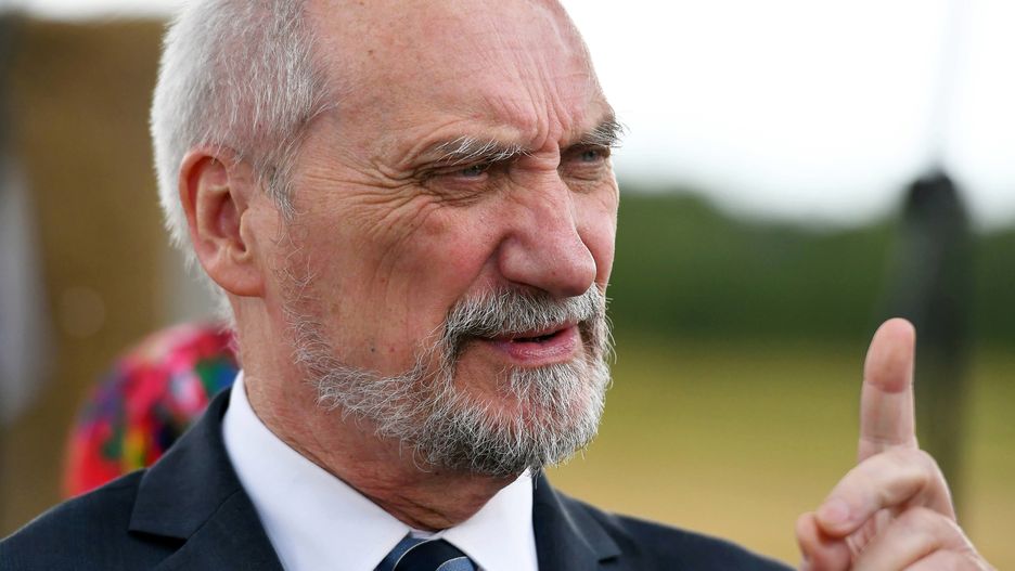Koronawirus w Polsce. Antoni Macierewicz zaapelował do ministra zdrowia Łukasza Szumowskiego o zmianę rozporządzenia ws. mszy świętych