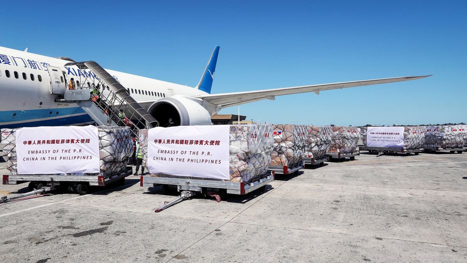Koronawirus. USA ma blokować transporty sprzętu medycznego do Europy i Kanady.