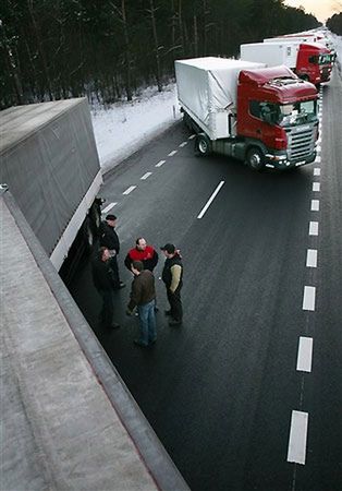 Rapacki: kolejki na granicach zmniejszają się